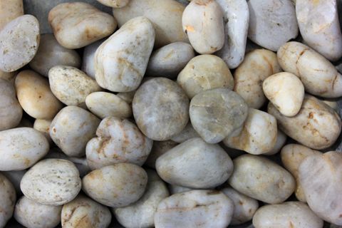 Polished White Pebble | 30-20mm (20kg Bag)