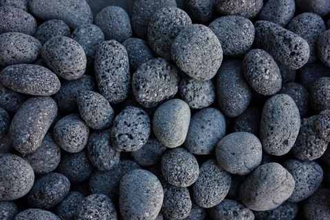 Black Lava Pebble | 40-20mm (20kg Bag)