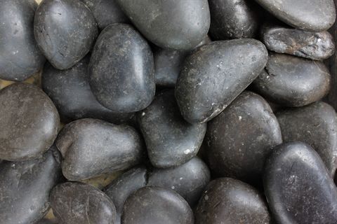 Polished Black Pebble | 80-50mm (1ltr Bag)