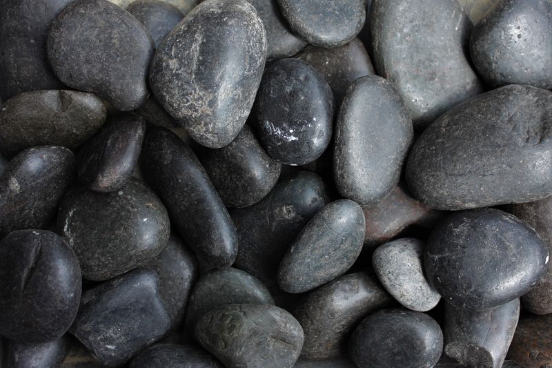 Polished Black Pebble | 50-30mm (1ltr Bag)