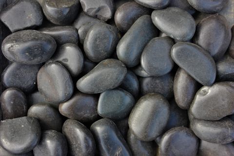 High Polished Black Pebble | 30-20mm (20kg Bag)