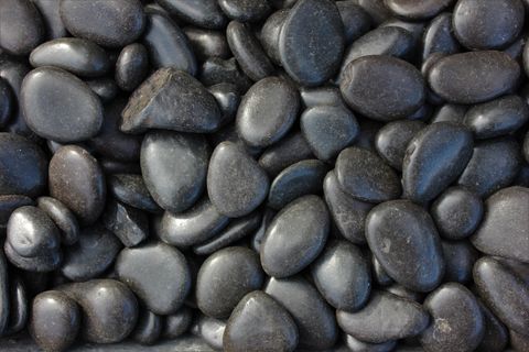 High Polished Black Pebble | 20-10mm (20kg Bag)