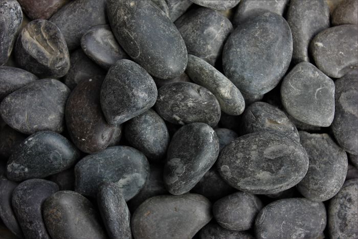 Polished Black Pebble | 30-20mm (1ltr Bag)