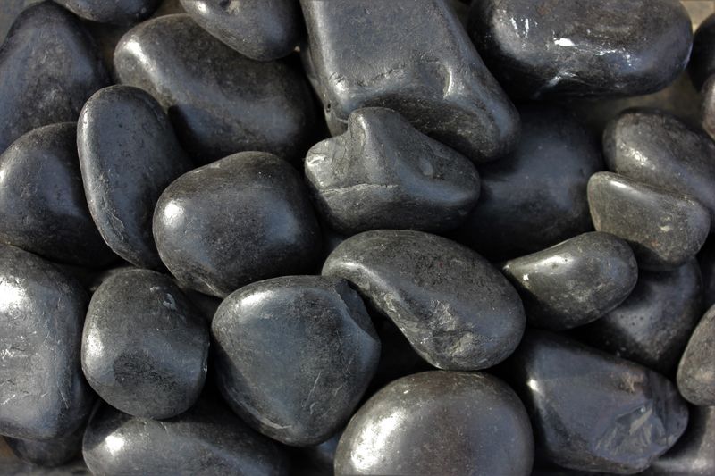 High Polished Black Pebble | 50-30mm (1ltr Bag)