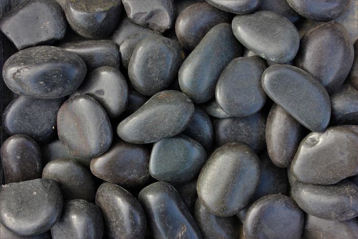 High Polished Black Pebble | 30-20mm (1ltr Bag)