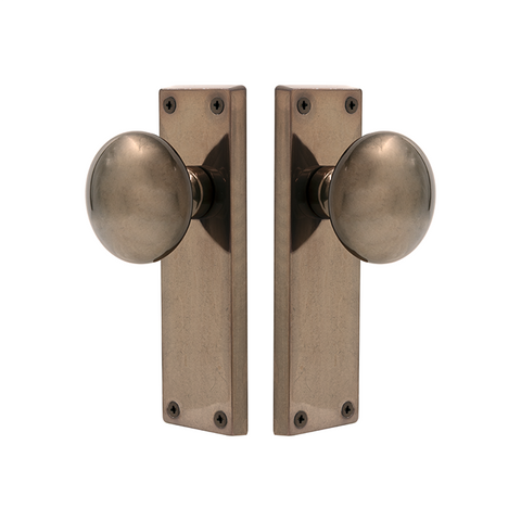 Sutton Square Longplate Knob Only NB