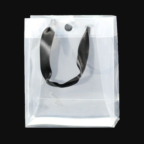 CLEAR BAG WITH BLACK SATIN HANDLE 17(H)x14(W)x7(G) cm 25 PER PACK