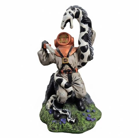 Exotic Aquarium Ornament - Diver with Moray Eel