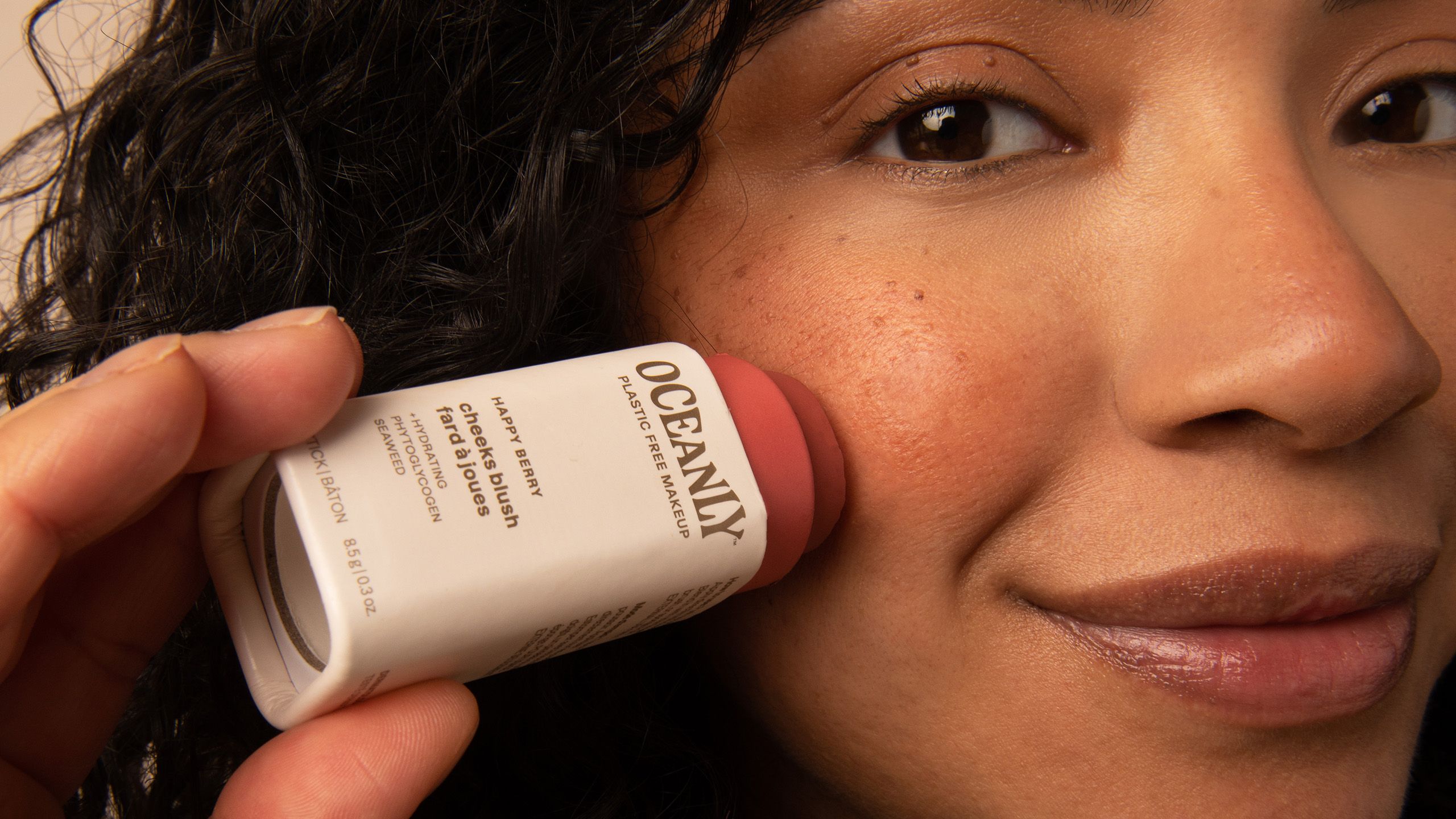 <p class='h6'>Vegan, solid, plastic-free skincare & premium natural make-up</p><p class='h1'>Invest in 3 or more of any product & save 10%</p><div class='button-group'><a class='btn btn-primary' href='/tag/1-brand/value/25-oceanly'>Order now</a></div>