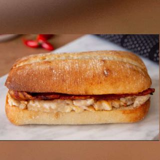 Sandwich Roast Chicken & Sriracha Bacon 12 X 210G
