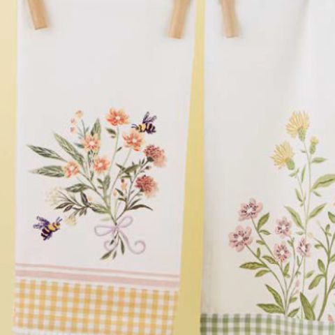 DII SWEET BEE BOUQUET EMBELLISHED DISH TOWEL