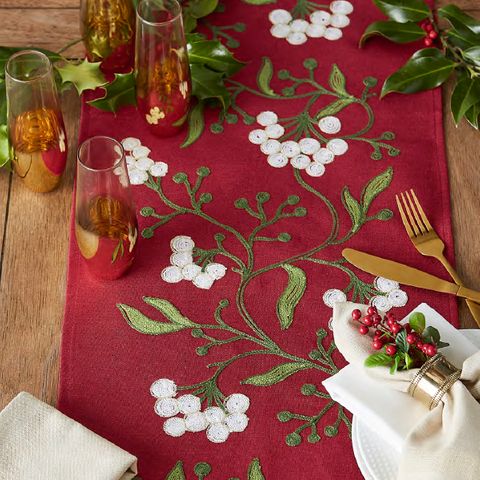DII TABLE RUNNER-MISTLE TOE