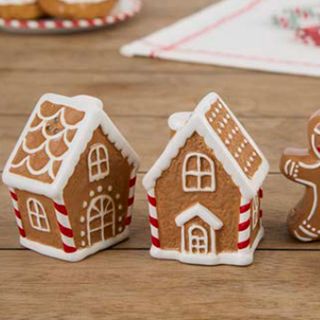 DII GINGERBREAD HOUSE SALT & PEPPER SET