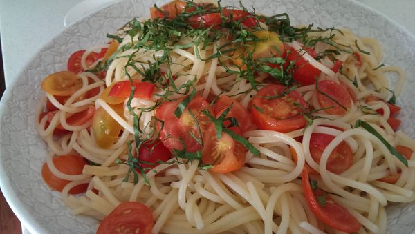 Fresh Summer Tomato Spaghetti.