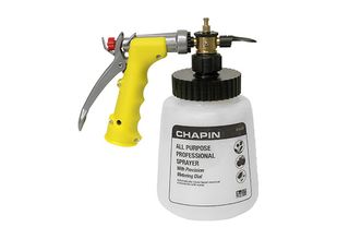Deluxe hose end sprayer with metering
