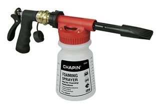 Foaming hose end sprayer