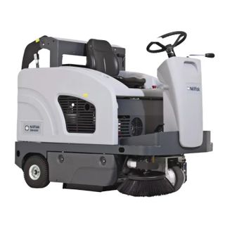 NILFISK SW4000 BATTERY RIDE ON SWEEPER