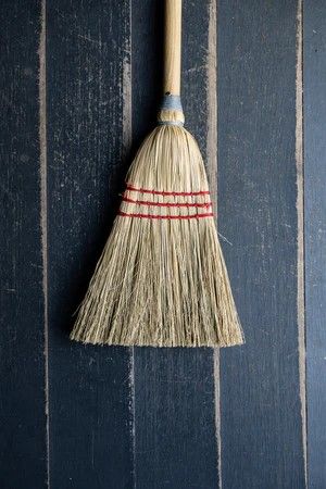 TUMUT  3 TIE TOY BROOM