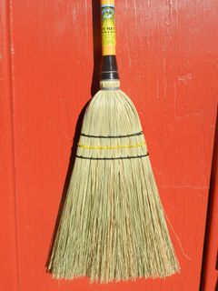 TUMUT CARAVAN BROOM 4 TIE