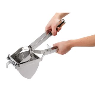 VOGUE HEAVY DUTY STAINLESS STEEL POTATO RICER - J487 - EACH