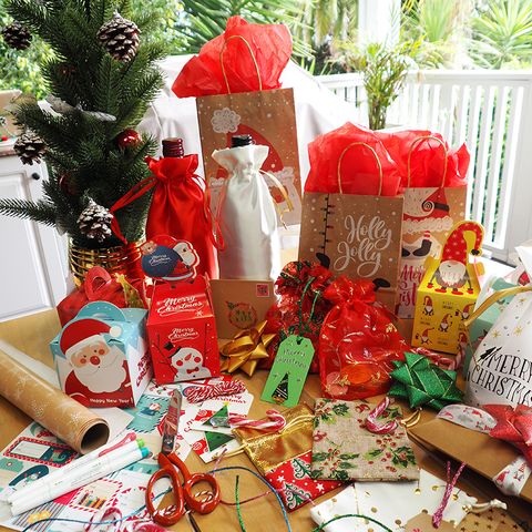 XMAS PAPER BAGS 20.7x15CM ASSORTED 3PCS