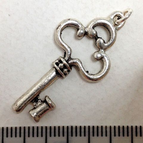 Metal Charms Keys Silver Large Pkt 10