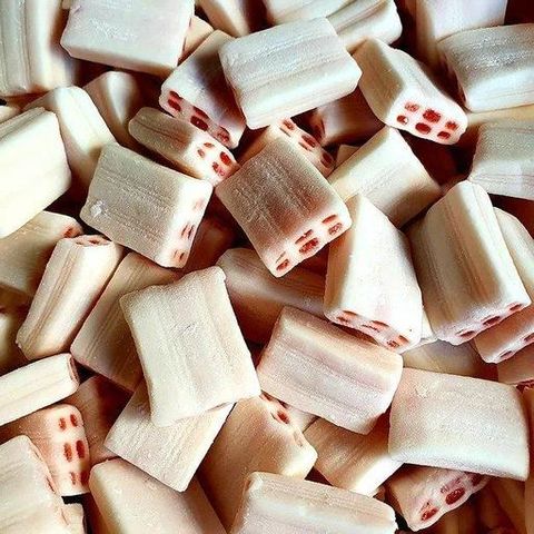 FIZZY STRAWBERRY CREAM BRICKS