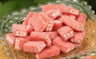 FINI FIZZY STRAWBERRY CREAM BRICKS