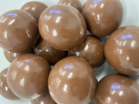 MILK CHOCOLATE MACADAMIAS