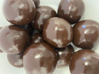 DARK CHOCOLATE MACADAMIAS