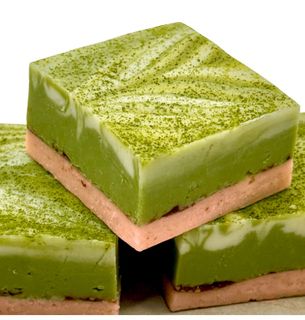 STRAWBERRY MATCHA LATTE FUDGE