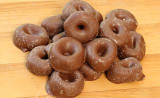 CHOC ANISEED RINGS