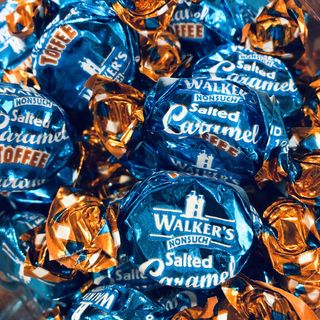 WALKERS SALTED CARAMEL TOFFEES 200G