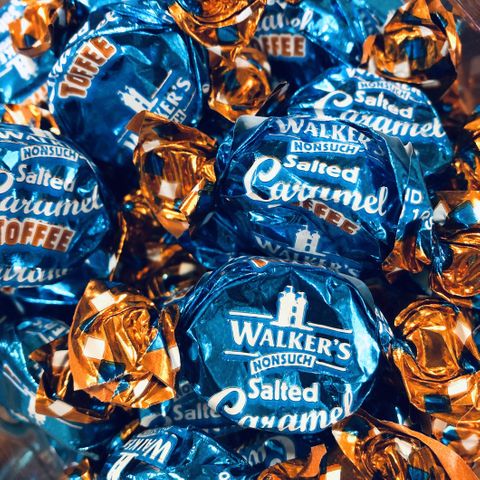 WALKERS SALTED CARAMEL TOFFEES 200G