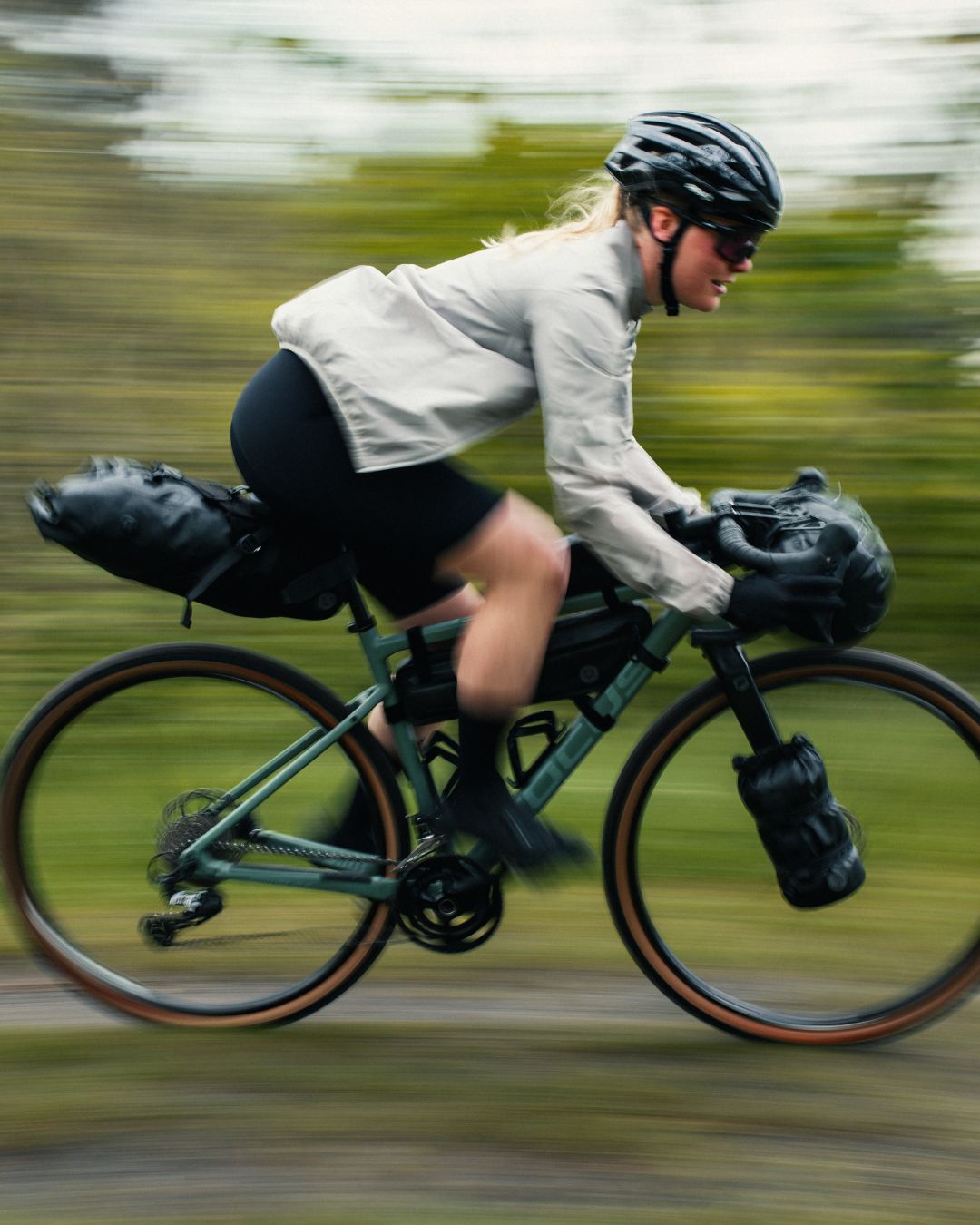 <h3 style='margin: 10px;'>AGU</h3> <h2 style='margin: 10px;'>we ride with you</h2> <button style='margin: 10px;'>GET STARTED</button>