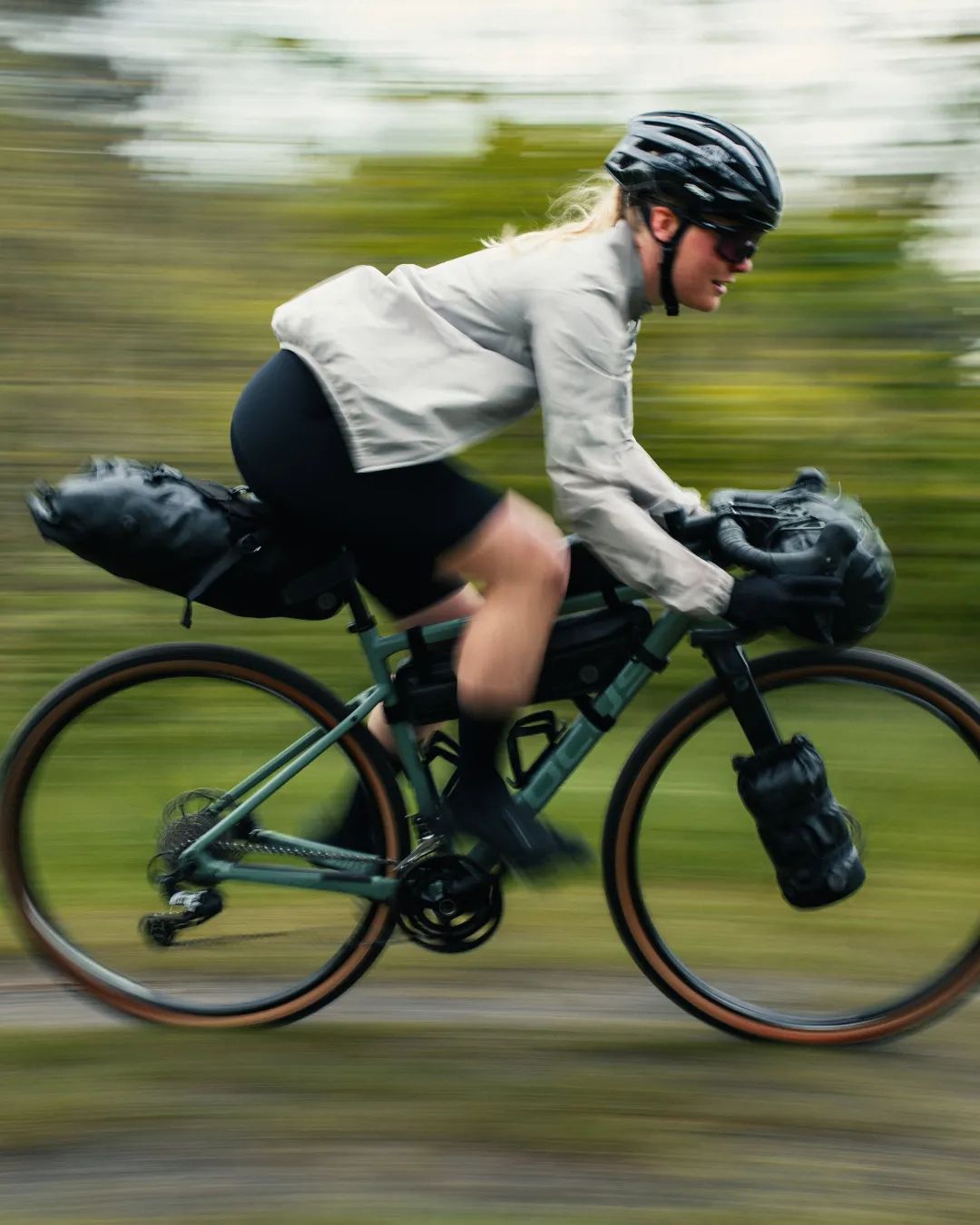 <h3 style='margin: 10px;'>AGU</h3> <h2 style='margin: 10px;'>we ride with you</h2> <button style='margin: 10px;'>GET STARTED</button>