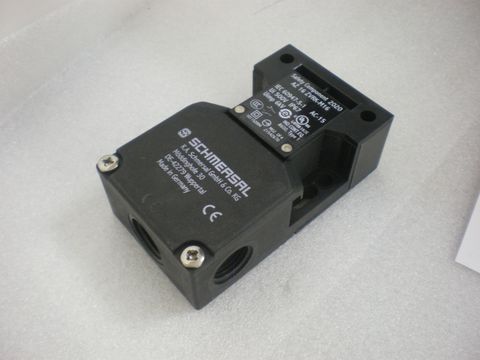 SAFETY SWITCH AZ 16 ZVRK-M16 WITH ACTUATOR