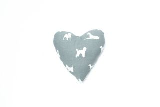 MOG AND BONE HEART SHAPED SOFT TOY GREY DOG