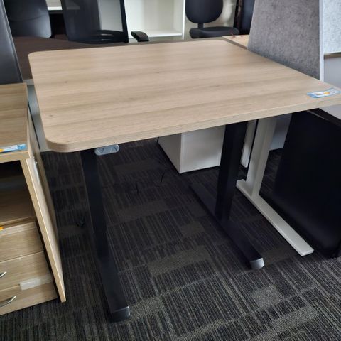 DM33 900x800mm Electric Desk Fxd Rail Blk Idyllic Rad