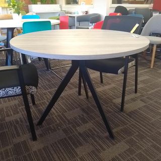 Table Round 1000dia Delta Nouveau  Fox Teakwood/ Blk