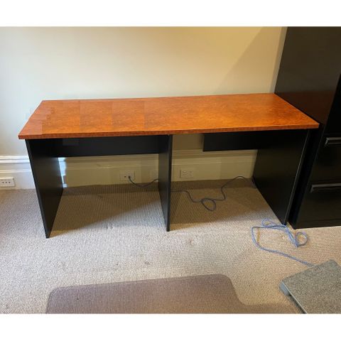 #210566 Secondhand Desk with Half leg