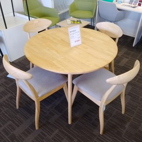 Belmont - Moon 4 Person Table Setting