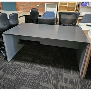 #210020 Secondhand Desk 1650 x 900mm