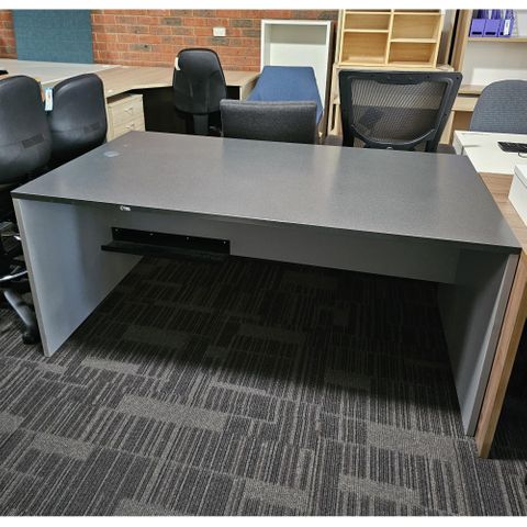 #210020 Secondhand Desk 1650 x 900mm
