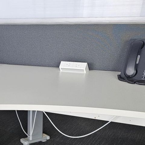 #210048 Secondhand Desk top power units, clamp on. White