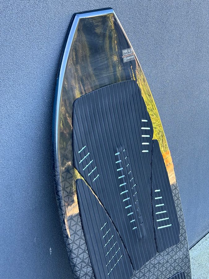 Ronix 2024 Carbon Air Core Type8:12 Skimmer 4'6" - New/Damaged