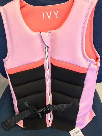 Ivy 2022 NOVA VEST Ladies 8 - Sample. C158