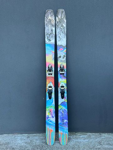 Atomic 2025 Atomic Bent 120 with Pivot 14 Bindings