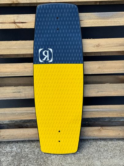 Ronix 2025 Skate Electric Collective 45' Damaged.  (C238)