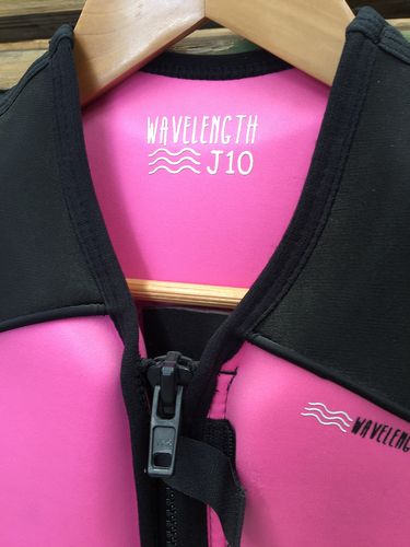 Wavelength SAMPLE 2022 WL JNR BUOYANCY SUIT - Pink/Black - 10. NON APPROVED (C111)